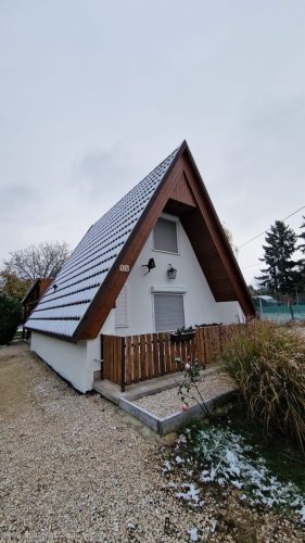 Utcafront és első terasz kicsi hóval