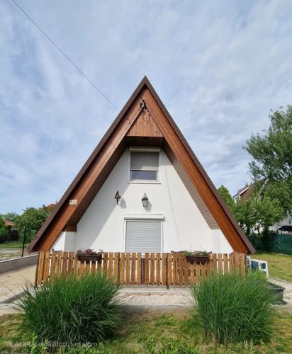 Utcafront és első terasz 